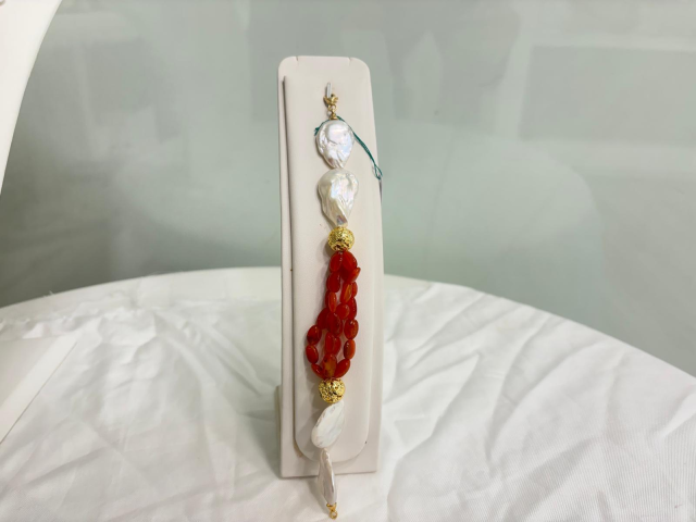 Bracciale con Corniola e Perle Barocche