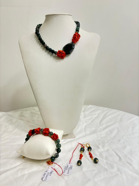 Parure di Agata muschiata e corallo