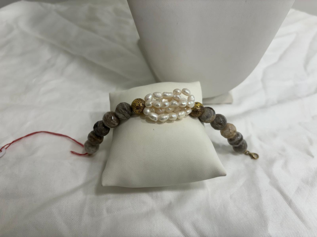 Bracciale in in Silver Leaf, Perle e Pietra Lavica Dorata
