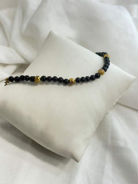 Bracciale onice nera e pietra vulcanica dorata