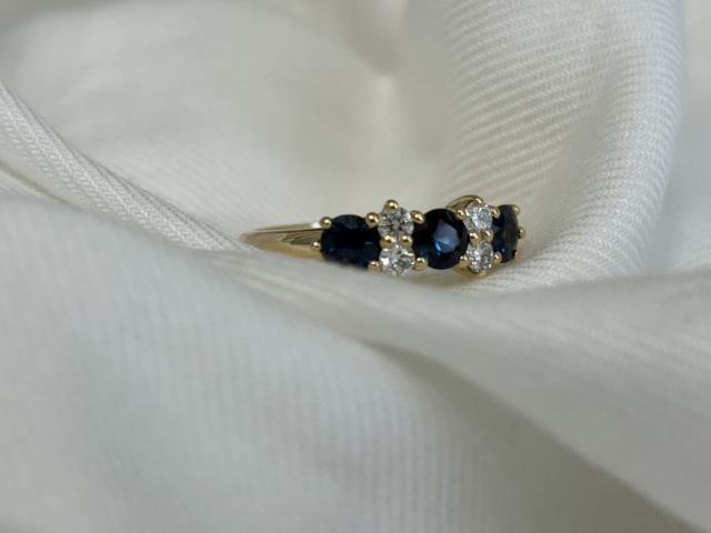 Anello con zaffiri