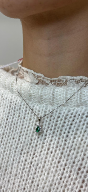 Collana smeraldo a goccia con brillanti