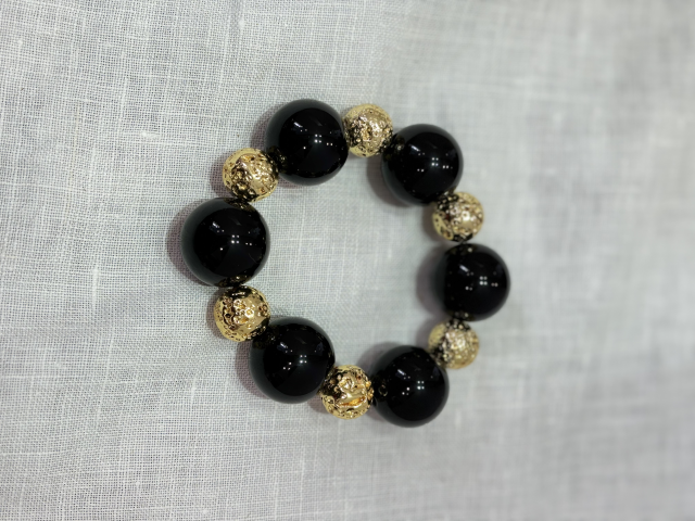 Bracciale Onice e Pietra Lavica Dorata