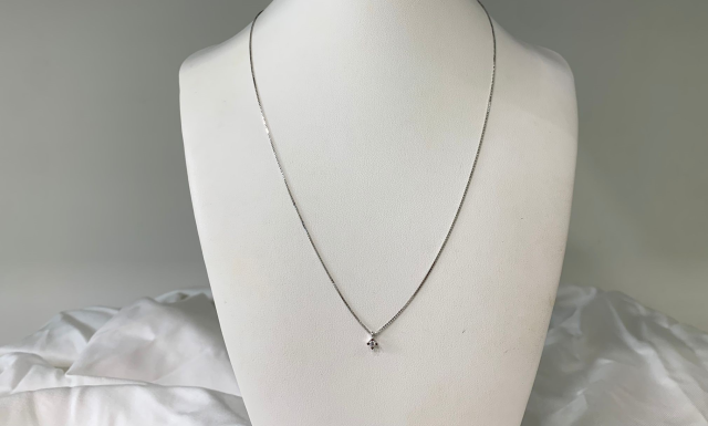 Collana in Oro con Punto Luce