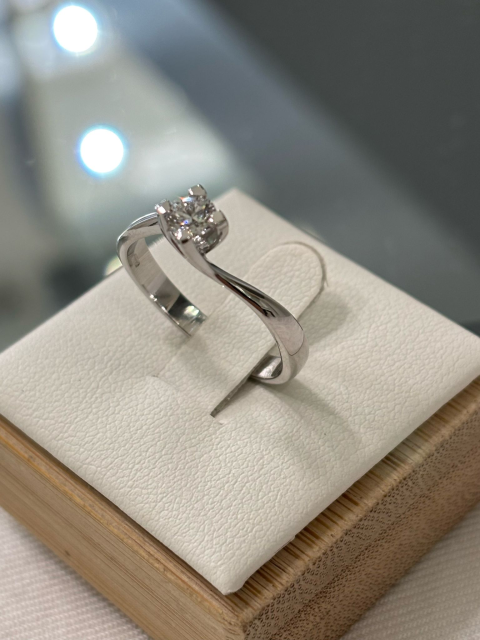 anello solitario