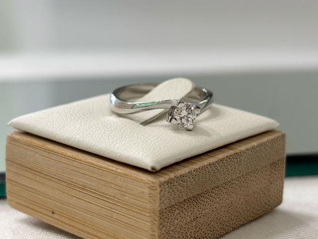 anello solitario