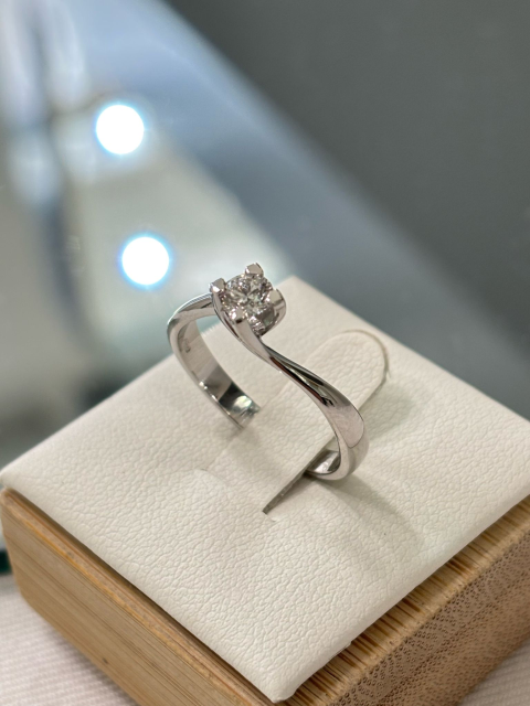 anello solitario