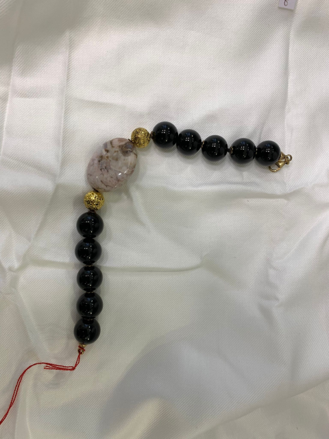 Bracciale in onice, agata e pietra lavica dorata