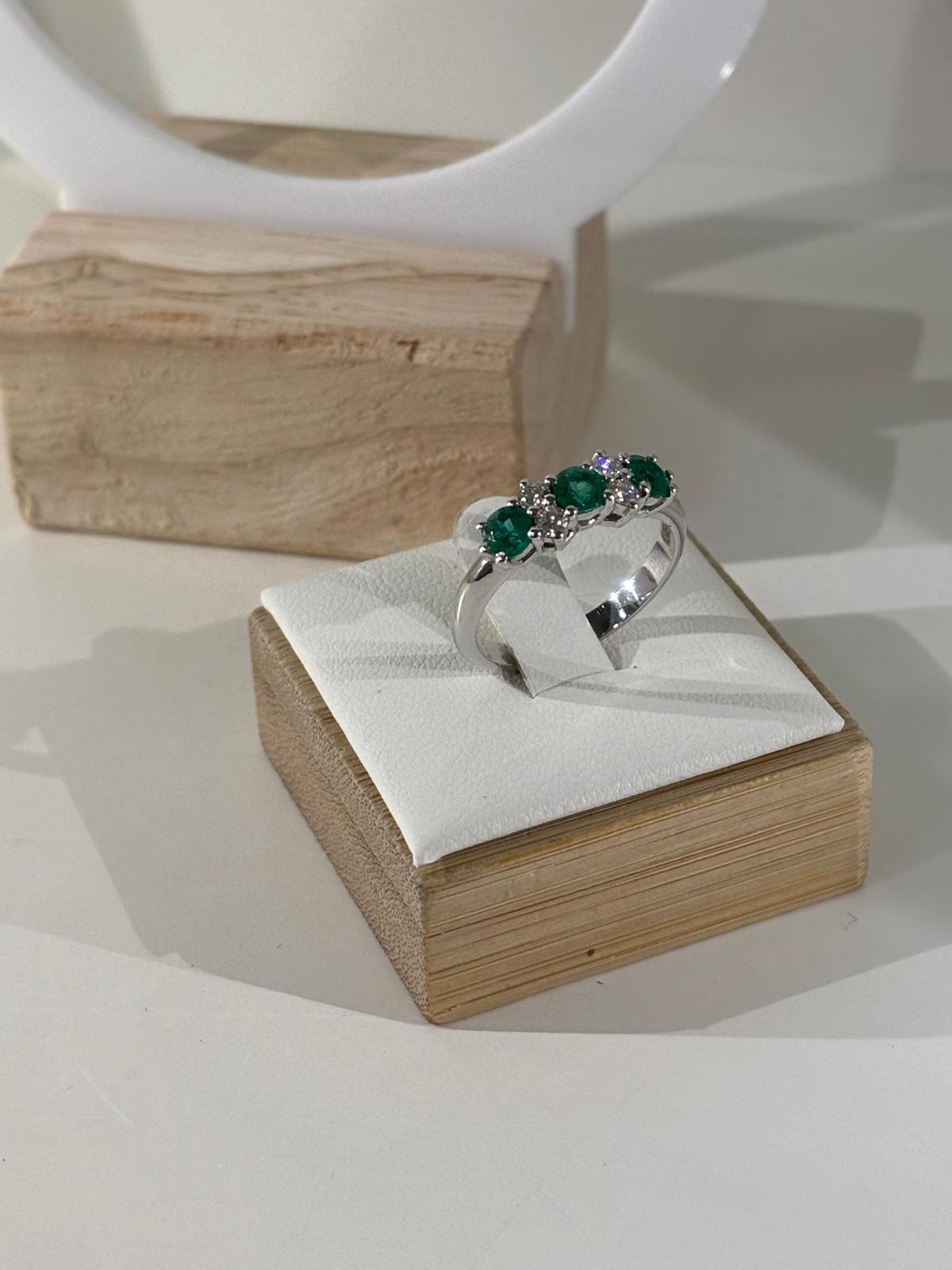 Anello smeraldo